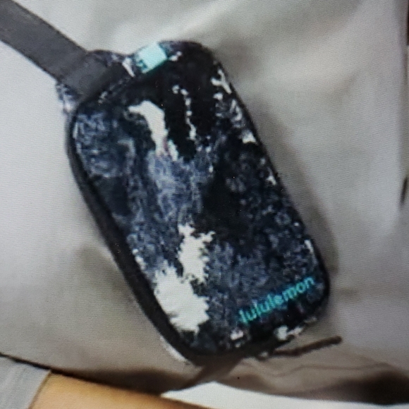 NEW Lululemon Everywhere Mini Belt Bag in Psychedelic Toile Peri Purple - Picture 9 of 9